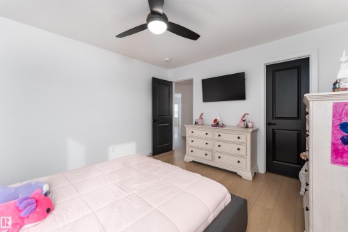 39 Jacobs Close, St. Albert, AB - Indoor Photo Showing Bedroom