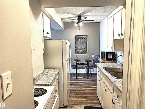 103 8310 Jasper Avenue, Edmonton, AB - Indoor Photo Showing Kitchen