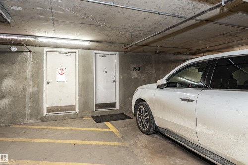 103 13825 155 Avenue, Edmonton, AB - Indoor Photo Showing Garage
