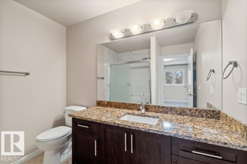 10639 70 Avenue, Edmonton, AB - Indoor Photo Showing Bathroom