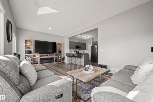 1745 Erker Way, Edmonton, AB - Indoor Photo Showing Living Room