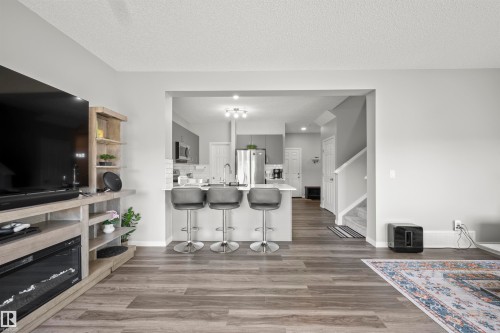 1745 Erker Way, Edmonton, AB - Indoor Photo Showing Living Room