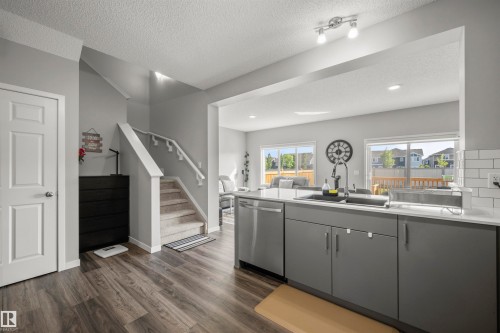 1745 Erker Way, Edmonton, AB - Indoor Photo Showing Kitchen