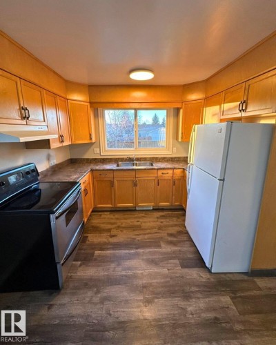 1504 62 Street, Edmonton, AB - Indoor Photo Showing Kitchen With Double Sink