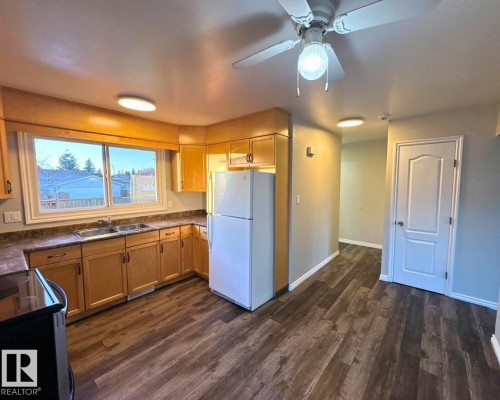 1504 62 Street, Edmonton, AB - Indoor Photo Showing Kitchen With Double Sink
