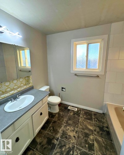 1504 62 Street, Edmonton, AB - Indoor Photo Showing Bathroom