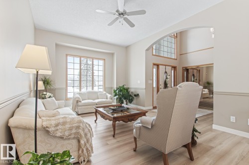 Living area featuring light wood-style floors, ceiling fan, and a textured ceiling - 121 Weaver Drive, Edmonton, AB - Indoor