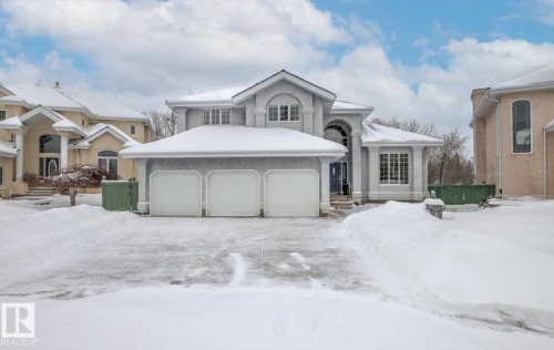 Traditional-style home featuring stucco siding and driveway - 121 Weaver Drive, Edmonton, AB - Outdoor With Facade