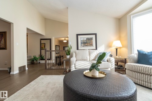 Living room with wood finished floors and baseboards - 932 110A Street, Edmonton, AB - Indoor Photo Showing Living Room