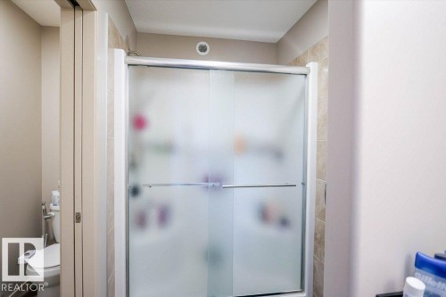 Full bathroom with toilet and a stall shower - 1426 25 Avenue Nw, Edmonton, AB - Indoor