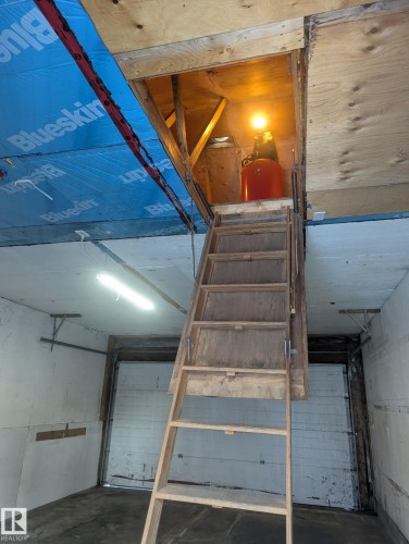 11725 83 Street, Edmonton, AB - Indoor Photo Showing Garage