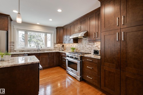 10997 131 Street, Edmonton, AB - Indoor Photo Showing Kitchen With Upgraded Kitchen