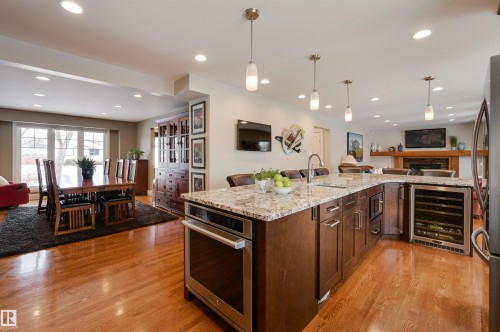 10997 131 Street, Edmonton, AB - Indoor Photo Showing Kitchen With Upgraded Kitchen