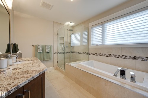 10997 131 Street, Edmonton, AB - Indoor Photo Showing Bathroom