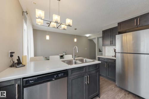 39 415 Clareview Road, Edmonton, AB - Indoor Photo Showing Kitchen With Double Sink With Upgraded Kitchen