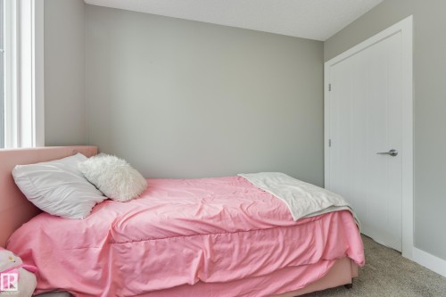 39 415 Clareview Road, Edmonton, AB - Indoor Photo Showing Bedroom
