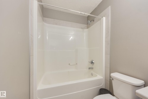 39 415 Clareview Road, Edmonton, AB - Indoor Photo Showing Bathroom