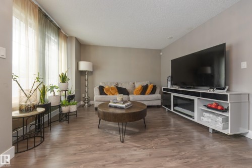 39 415 Clareview Road, Edmonton, AB - Indoor Photo Showing Living Room