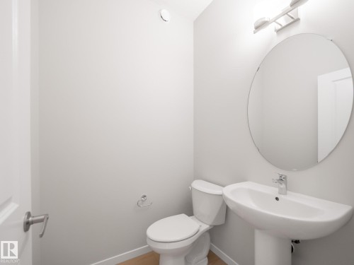 7103 177 Avenue, Edmonton, AB - Indoor Photo Showing Bathroom