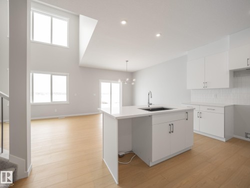 7103 177 Avenue, Edmonton, AB - Indoor Photo Showing Kitchen