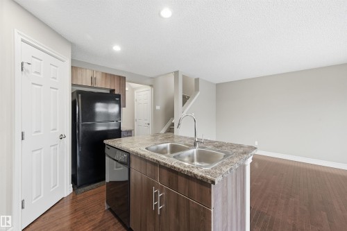 6833 Cardinal Link, Edmonton, AB - Indoor Photo Showing Kitchen With Double Sink