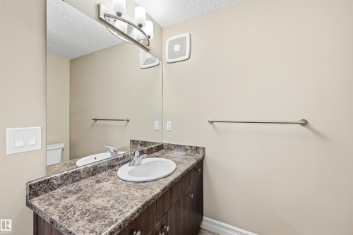 6833 Cardinal Link, Edmonton, AB - Indoor Photo Showing Bathroom