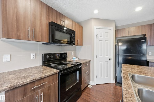 6833 Cardinal Link, Edmonton, AB - Indoor Photo Showing Kitchen