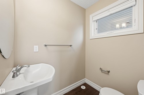 6833 Cardinal Link, Edmonton, AB - Indoor Photo Showing Bathroom