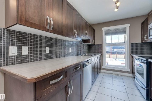 131 401 Southfork Drive, Leduc, AB - Indoor Photo Showing Kitchen