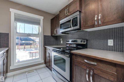 131 401 Southfork Drive, Leduc, AB - Indoor Photo Showing Kitchen