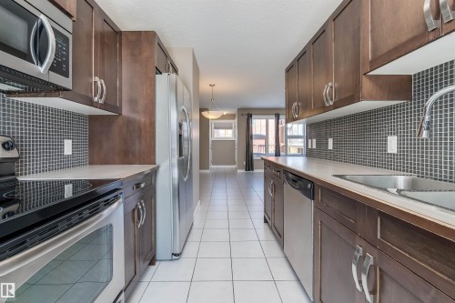 131 401 Southfork Drive, Leduc, AB - Indoor Photo Showing Kitchen With Upgraded Kitchen