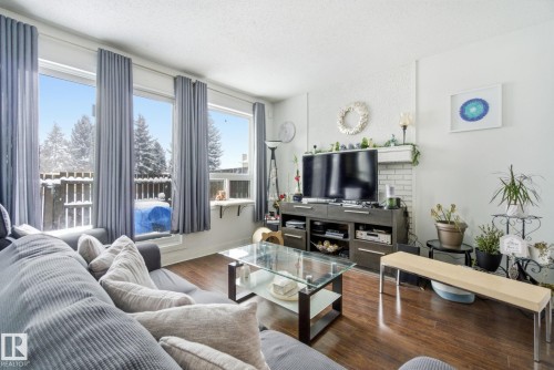 614 Saddleback Road, Edmonton, AB - Indoor Photo Showing Living Room