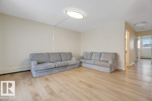 5 3855 76 Street, Edmonton, AB - Indoor Photo Showing Living Room