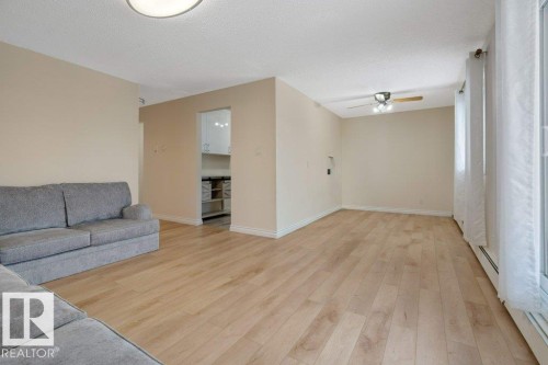 5 3855 76 Street, Edmonton, AB - Indoor