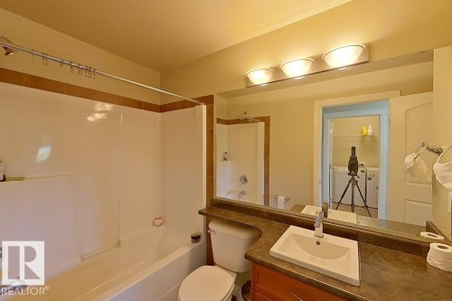 10 903 Rutherford Road Sw, Edmonton, AB - Indoor Photo Showing Bathroom