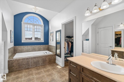 4929 Terwillegar Common, Edmonton, AB - Indoor Photo Showing Bathroom