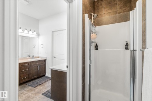 4929 Terwillegar Common, Edmonton, AB - Indoor Photo Showing Bathroom
