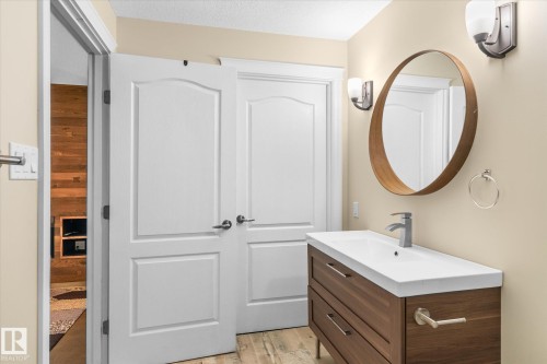 4929 Terwillegar Common, Edmonton, AB - Indoor Photo Showing Bathroom