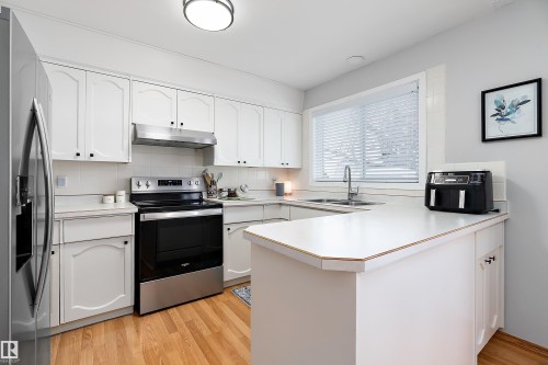 5 Groat Drive, Spruce Grove, AB - Indoor Photo Showing Kitchen With Double Sink