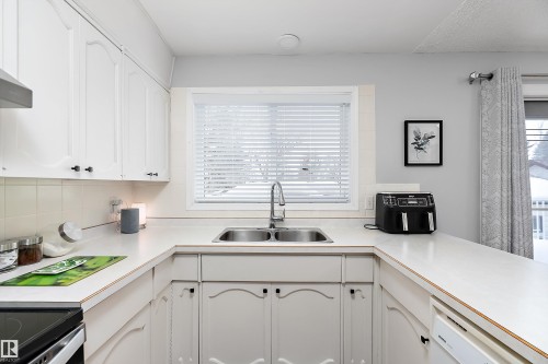 5 Groat Drive, Spruce Grove, AB - Indoor Photo Showing Kitchen With Double Sink