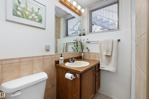 5 Groat Drive, Spruce Grove, AB - Indoor Photo Showing Bathroom