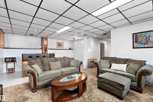 5 Groat Drive, Spruce Grove, AB - Indoor Photo Showing Living Room