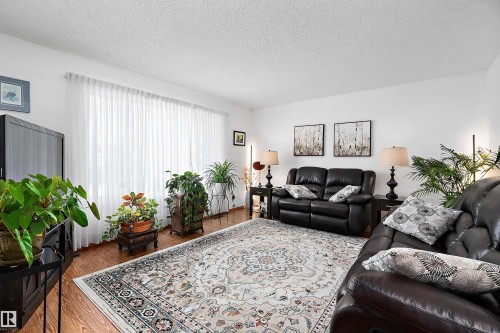 5 Groat Drive, Spruce Grove, AB - Indoor Photo Showing Living Room