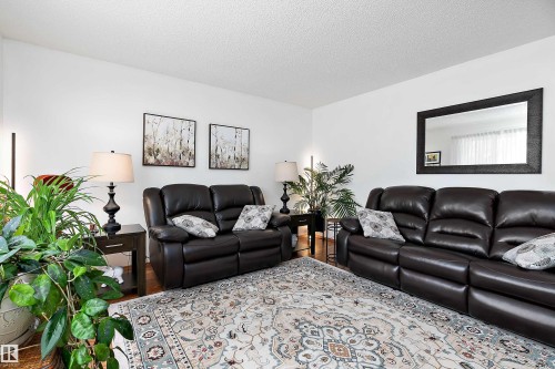 5 Groat Drive, Spruce Grove, AB - Indoor Photo Showing Living Room