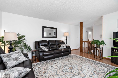 5 Groat Drive, Spruce Grove, AB - Indoor Photo Showing Living Room
