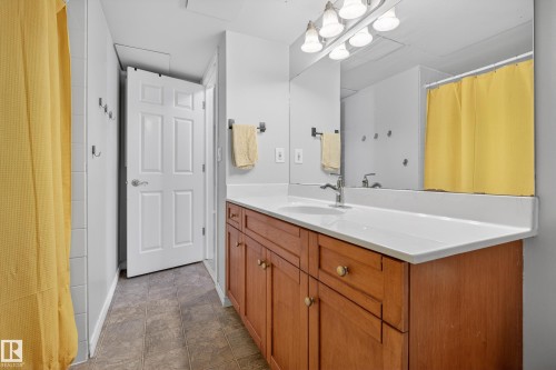 101 12110 106 Avenue, Edmonton, AB - Indoor