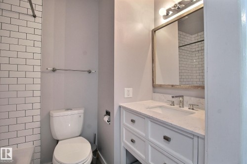 10410 28A Avenue, Edmonton, AB - Indoor Photo Showing Bathroom