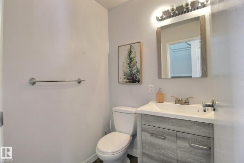 10410 28A Avenue, Edmonton, AB - Indoor Photo Showing Bathroom