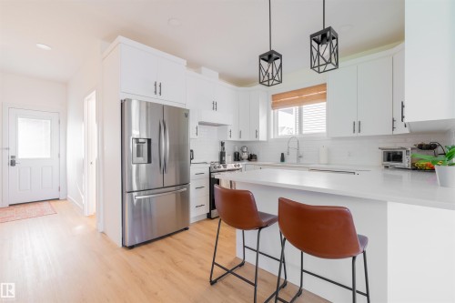 7431 181 Avenue, Edmonton, AB - Indoor Photo Showing Kitchen With Stainless Steel Kitchen With Upgraded Kitchen