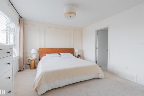 7431 181 Avenue, Edmonton, AB - Indoor Photo Showing Bedroom
